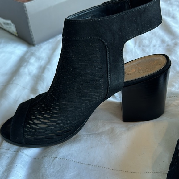 Vince Camuto block heel - Picture 3 of 5